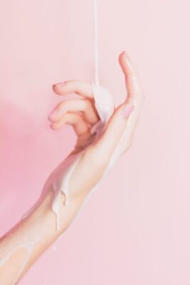 Unsplash ian-dooley-y_CSTKJ0bEs-Hydrating hands